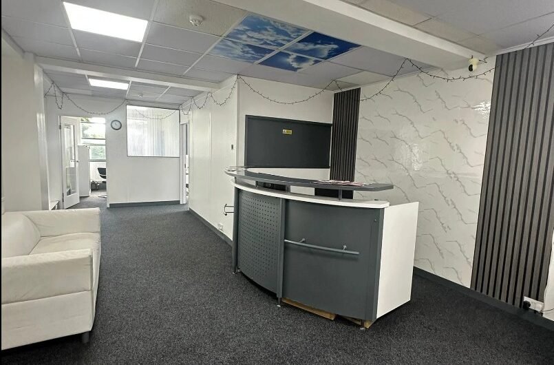 Just Bring Your Team! Fully Furnished Office Available for rent in Luton LU1!!!