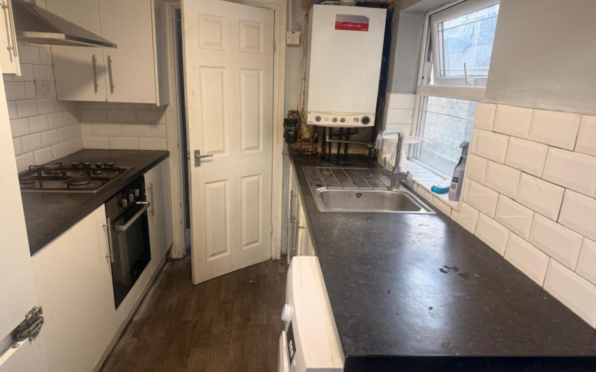 For sale your next Home Awaits – Stylish 3-Bed Terraced House with Garden in Luton LU4!!!