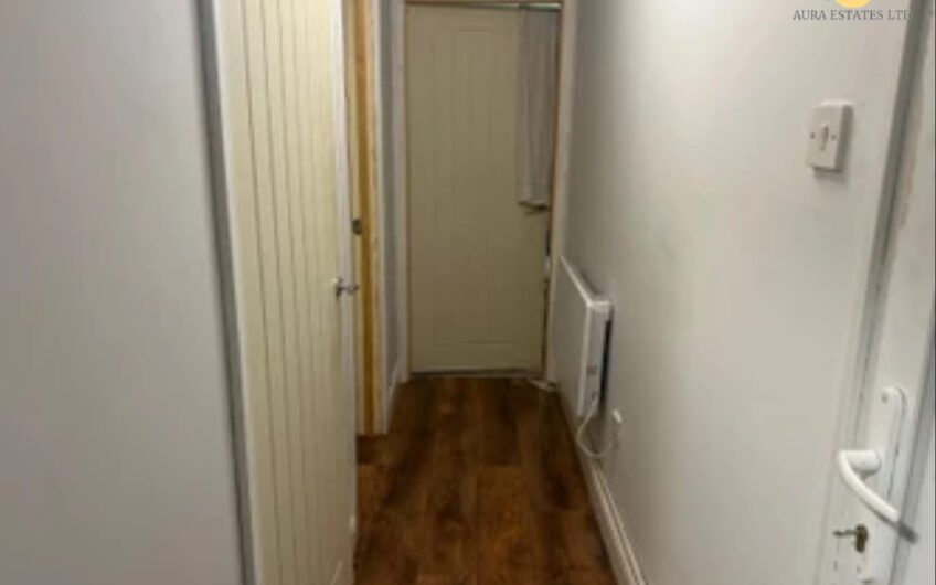 For Sale, Stylish 1-Bedroom Flat with Modern Shower Room & Fitted Kitchen in Luton LU2!!!