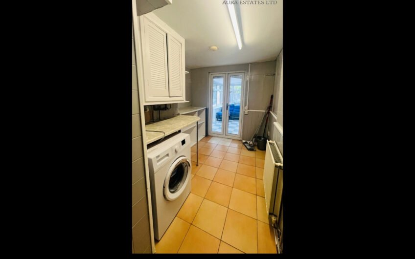 For Rent, 3-Bedroom Mid-Terraced House with Conservatory & Garden – in Dunstable LU5!!!