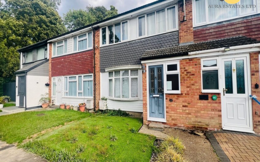 For Rent, 3-Bedroom Mid-Terraced House with Conservatory & Garden – in Dunstable LU5!!!