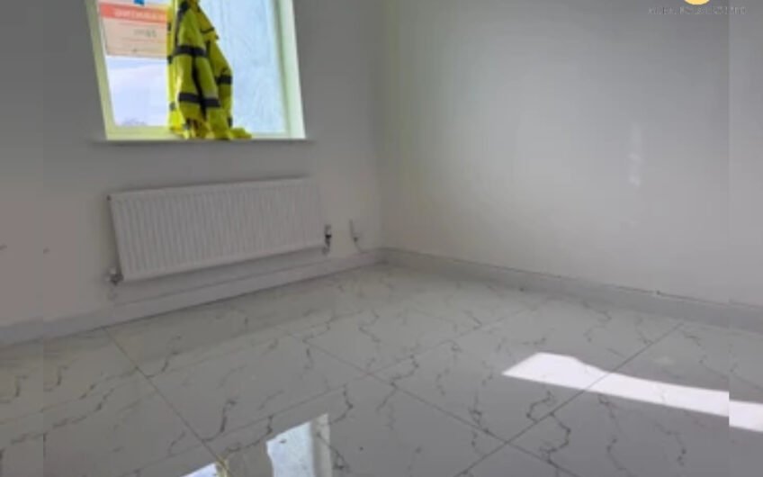 Elegant 4-Bedroom Townhouse for Sale with Private Garden & Driveway – Central Luton LU1!!!