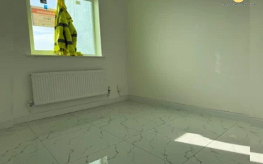 Elegant 4-Bedroom Townhouse for Sale with Private Garden & Driveway – Central Luton LU1!!!