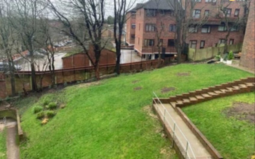 For Sale, Stylish 1-Bedroom Flat with Modern Shower Room & Fitted Kitchen in Luton LU2!!!