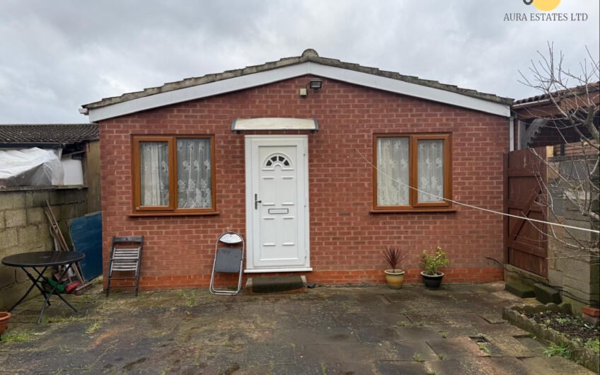 For Rent, Modern 1-Bedroom Home with Front Garden in Prime Luton LU4!!!