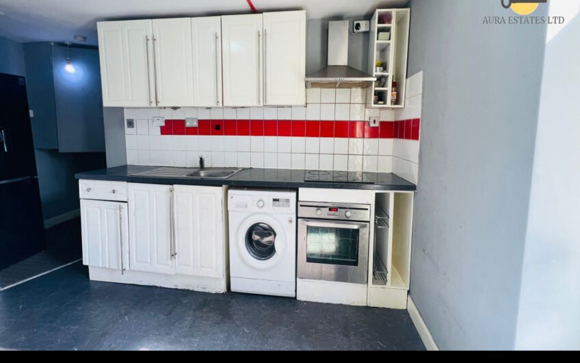 For Rent, Proudly Presents This Stylish 1-Bedroom Flat in the Heart of Dunstable LU6!!!.