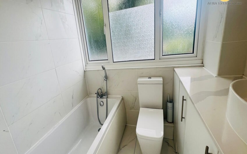 For Rent, 3-Bedroom Mid-Terraced House with Conservatory & Garden – in Dunstable LU5!!!