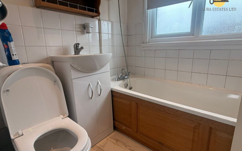 For Rent, Beautiful 3-Bedroom Home with Front & Rear Gardens – Ideal Family Living in Luton LU2!!!