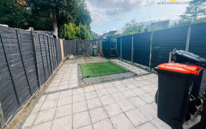 For Rent, 3-Bedroom Mid-Terraced House with Conservatory & Garden – in Dunstable LU5!!!