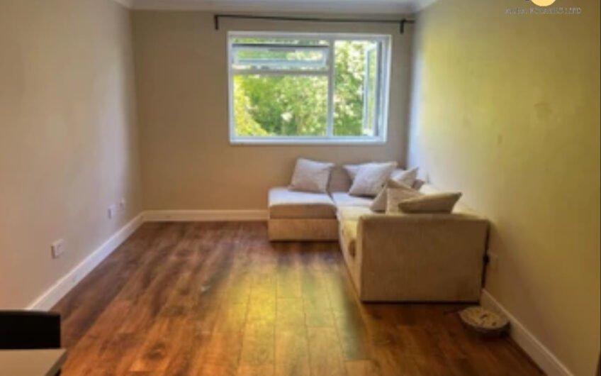 For Sale, Stylish 1-Bedroom Flat with Modern Shower Room & Fitted Kitchen in Luton LU2!!!