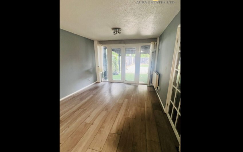 For Rent, 3-Bedroom Mid-Terraced House with Conservatory & Garden – in Dunstable LU5!!!