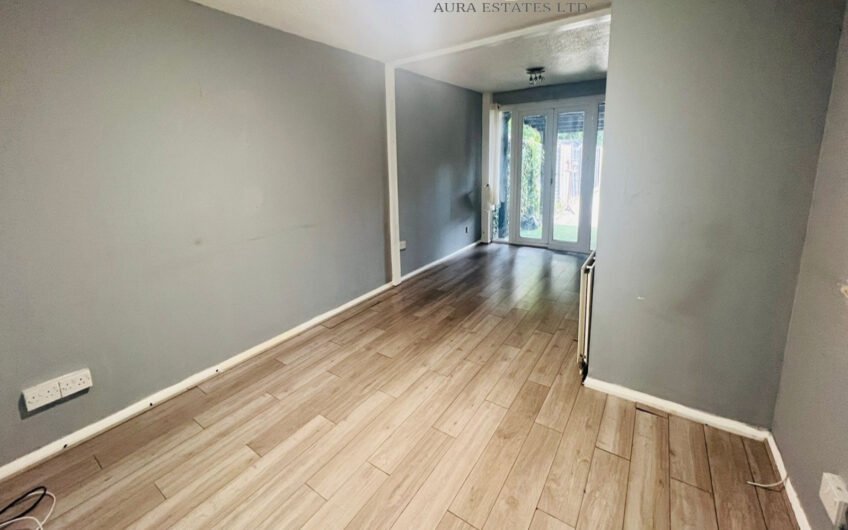 For Rent, 3-Bedroom Mid-Terraced House with Conservatory & Garden – in Dunstable LU5!!!