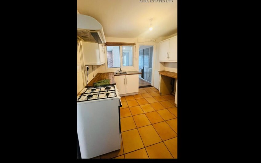 For Rent, 3-Bedroom Mid-Terraced House with Conservatory & Garden – in Dunstable LU5!!!