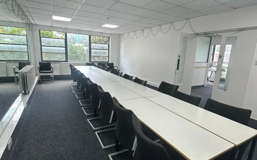 Just Bring Your Team! Fully Furnished Office Available for rent in Luton LU1!!!