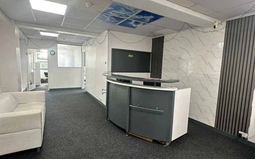 Just Bring Your Team! Fully Furnished Office Available for rent in Luton LU1!!!