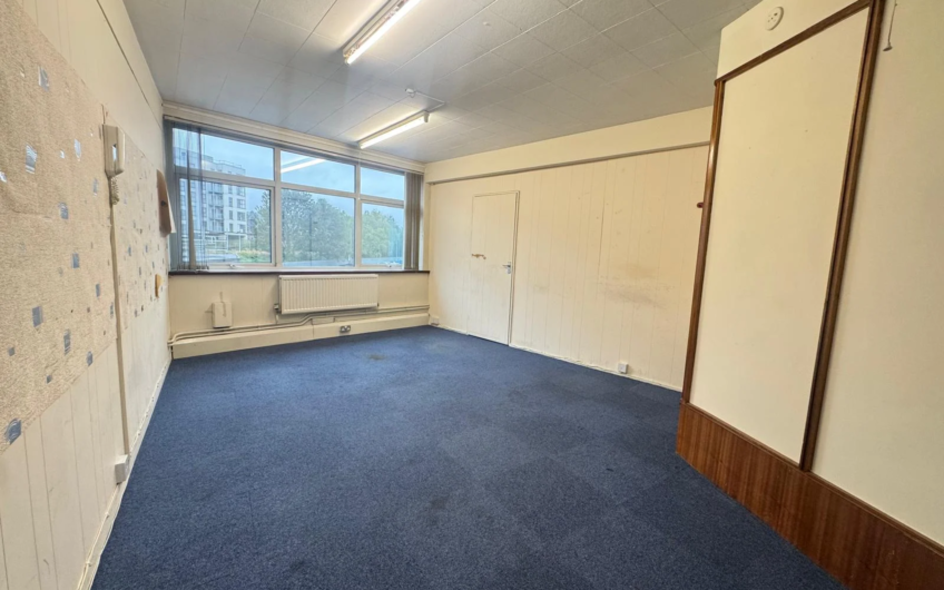 For Rent, Elevate Your Business in a Modern 2nd Floor Office Suite – Crystal House, Luton