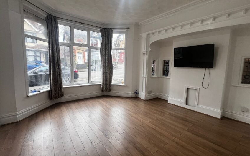 Ideal for Company Let – Large 6 Double Bedroom House in Luton LU4!!!