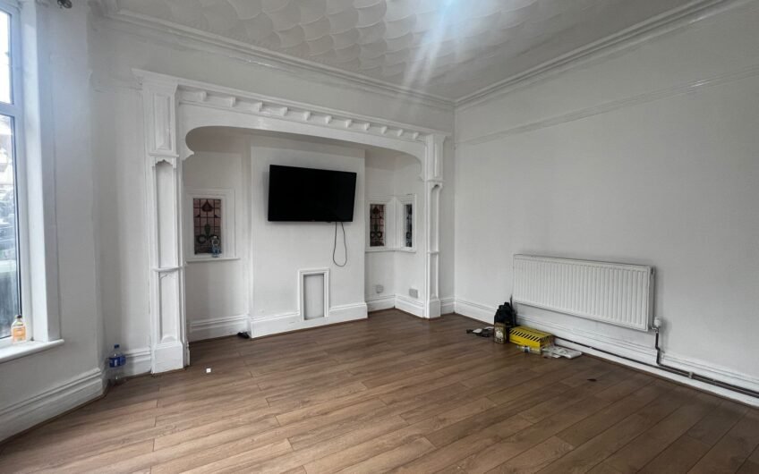 Ideal for Company Let – Large 6 Double Bedroom House in Luton LU4!!!