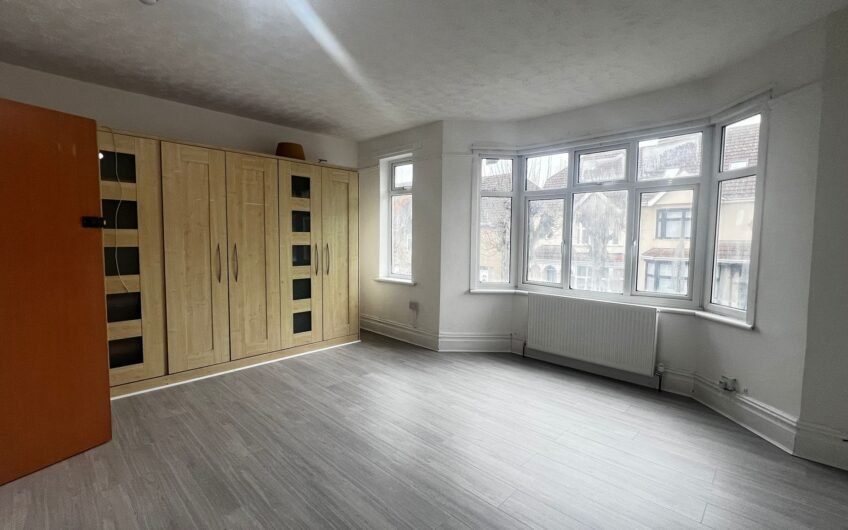 Ideal for Company Let – Large 6 Double Bedroom House in Luton LU4!!!