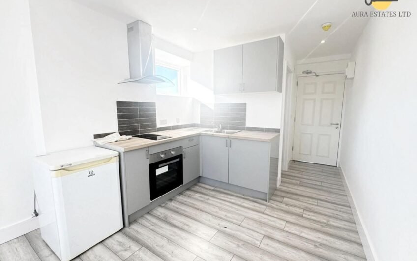 For Rent, Brand New Furnished Studio Flat with Fitted Kitchen in Luton LU4!!!