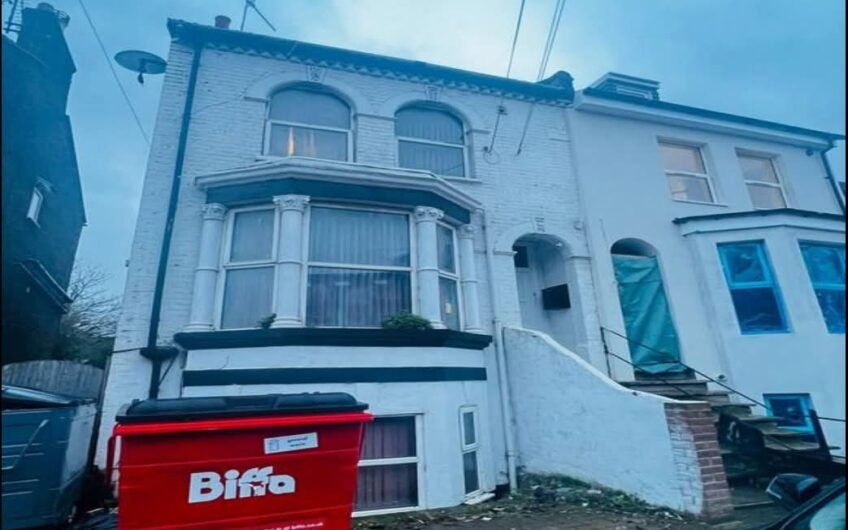 Well-Presented Studio in Prime Location Including All Bills In Luton, LU3!!!