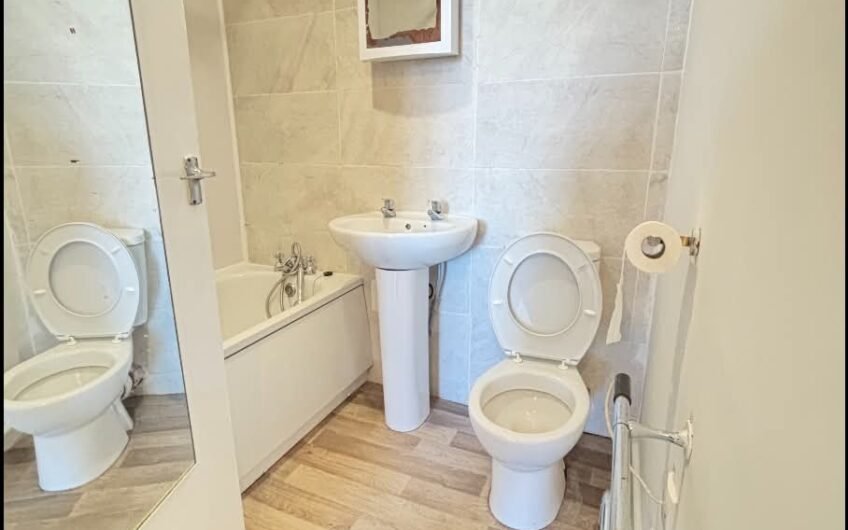 1-bedroom flat in prime Luton LU4 location – ideal for nurses and hospital staff, with allocated parking.
