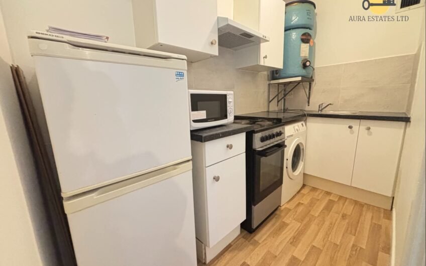1-bedroom flat in prime Luton LU4 location – ideal for nurses and hospital staff, with allocated parking.