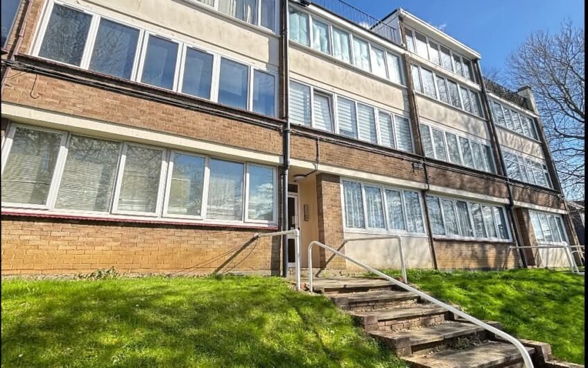 1-bedroom flat in prime Luton LU4 location – ideal for nurses and hospital staff, with allocated parking.