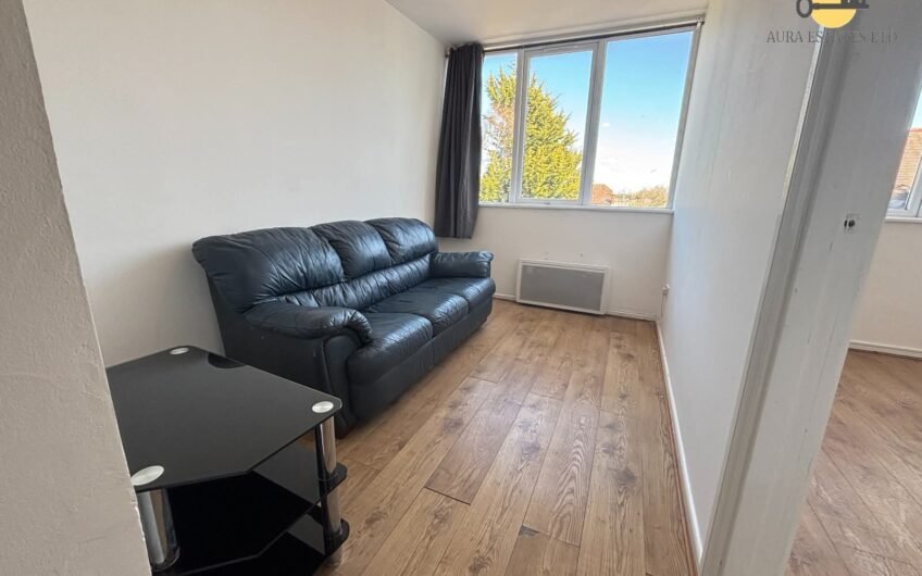 1-bedroom flat in prime Luton LU4 location – ideal for nurses and hospital staff, with allocated parking.