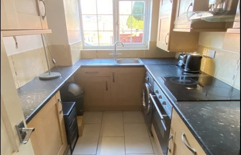 For Rent, Modern 1-Bed Ground Floor Flat with Parking – in Luton LU4!!!