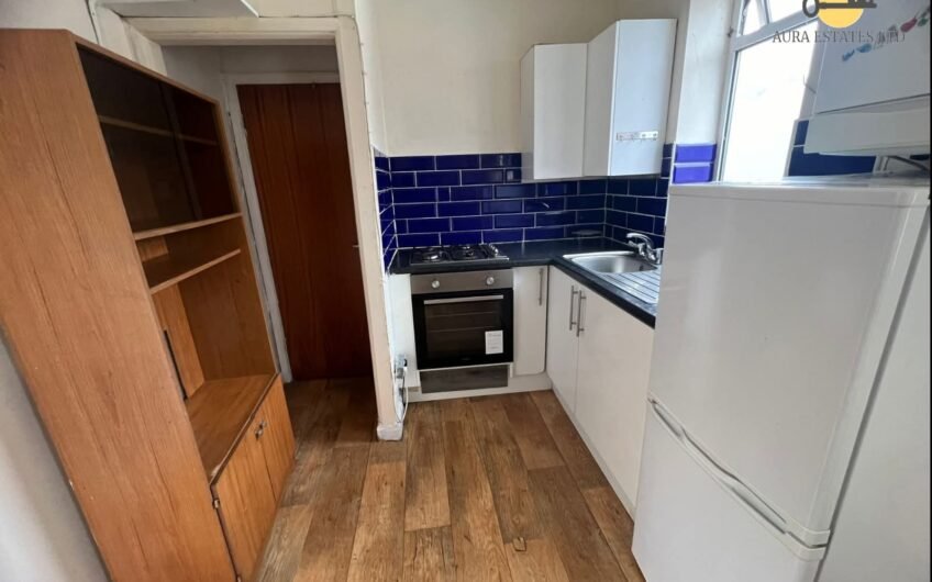 Available Butcher Shop + 1-Bedroom Flat for Rent in Ash Road, Luton LU4!!