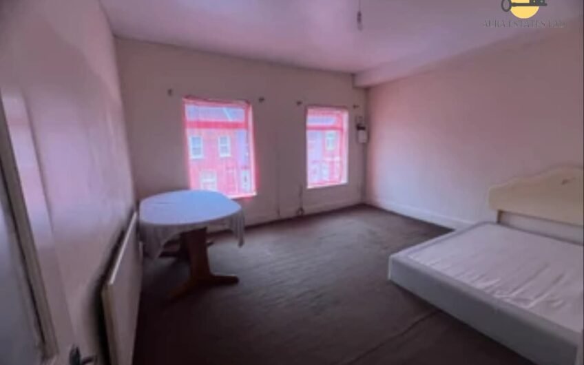 Available for sale, Fully Tenanted Semi-Commercial Freehold property with 1 Bedroom in LU4!!!