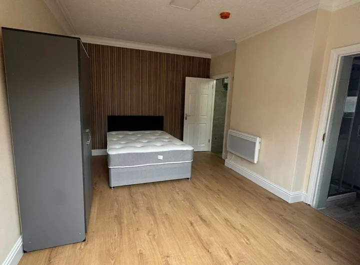 For Rent, Stylish & Compact Studio Flat Available Now in Luton LU1!