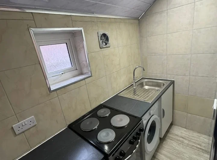 For Rent, Stylish & Compact Studio Flat Available Now in Luton LU1!