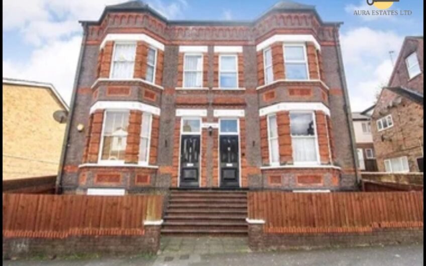 For Sale, Stylish Two-Bedroom First-Floor Flat in Luton LU1!!!