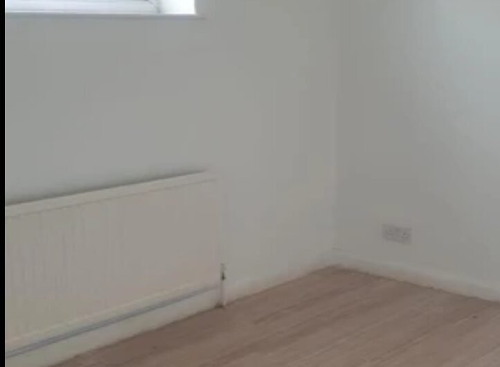 For Sale, Stylish Two-Bedroom First-Floor Flat in Luton LU1!!!