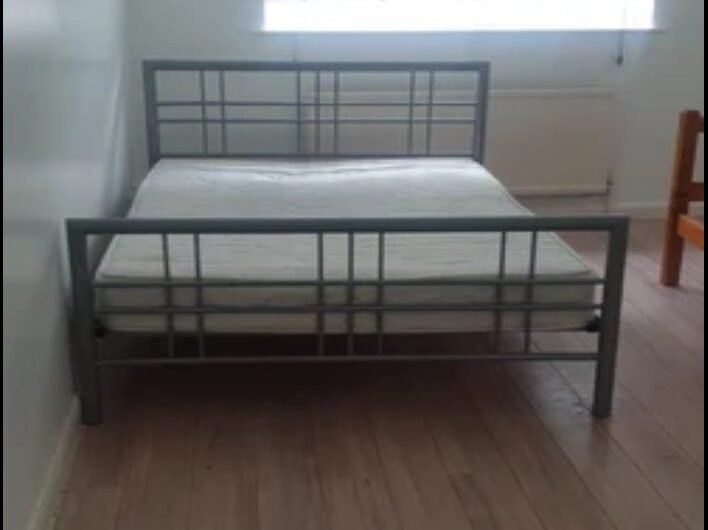 For Sale, Stylish Two-Bedroom First-Floor Flat in Luton LU1!!!