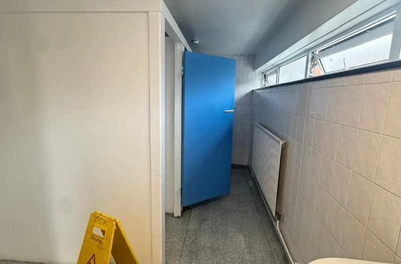 For Rent, Elevate Your Business in a Modern 2nd Floor Office Suite – Crystal House, Luton