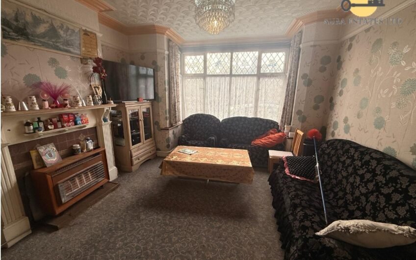 For Sale, Spacious 5-Bedroom Semi-Detached Home with Loft Conversion & Multiple Driveways in Luton, LU4!!!