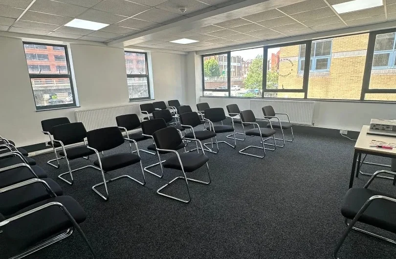Just Bring Your Team! Fully Furnished Offices Available for rent in Luton LU1!!!