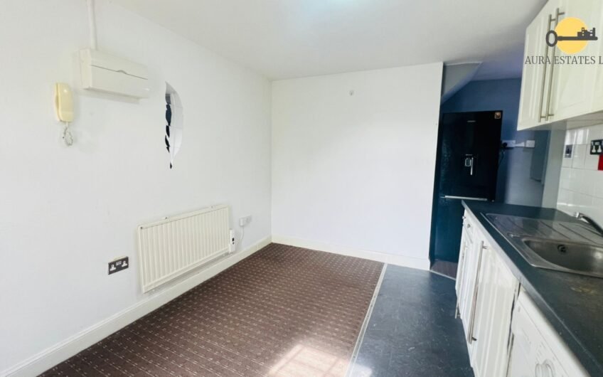 For Rent, Proudly Presents This Stylish 1-Bedroom Flat in the Heart of Dunstable LU6!!