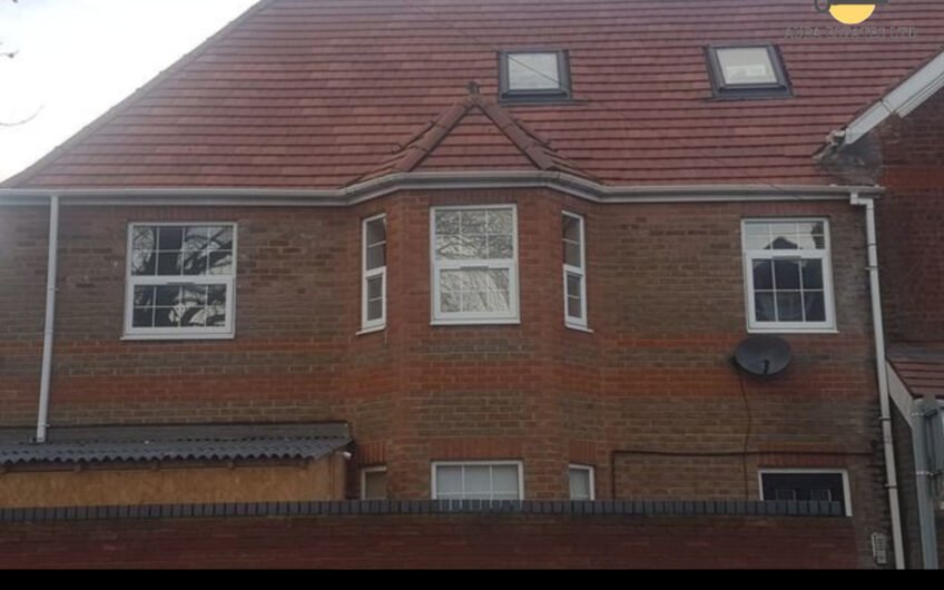For Rent, Proudly Presents This Stylish 1-Bedroom Flat in the Heart of Dunstable LU6!!