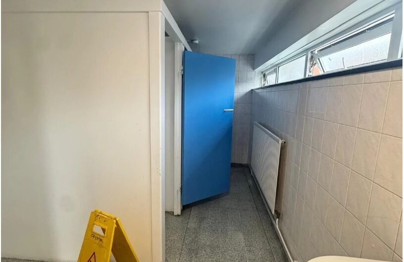 Modern Business Living at Crystal House – 2nd Floor Office Suite for rent in Luton, LU1!!!