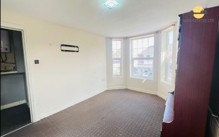 For Rent, Proudly Presents This Stylish 1-Bedroom Flat in the Heart of Dunstable LU6!!!.