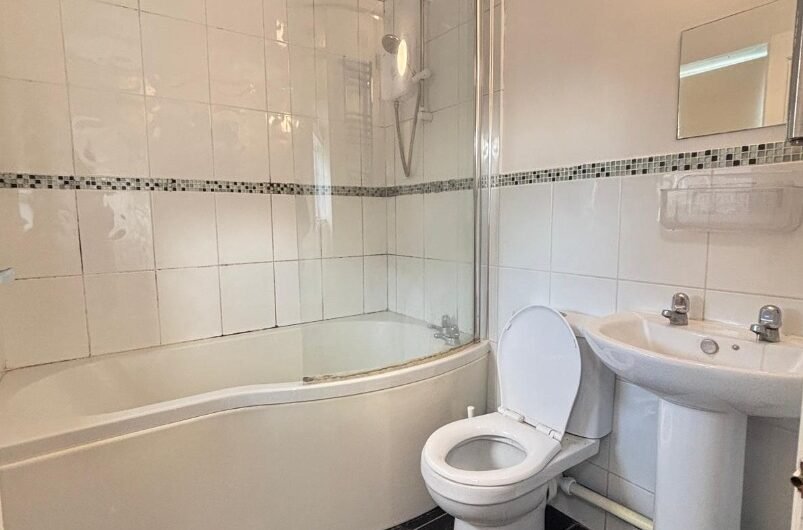 For Rent, Modern 1-Bed Ground Floor Flat with Parking – in Luton LU4!!!