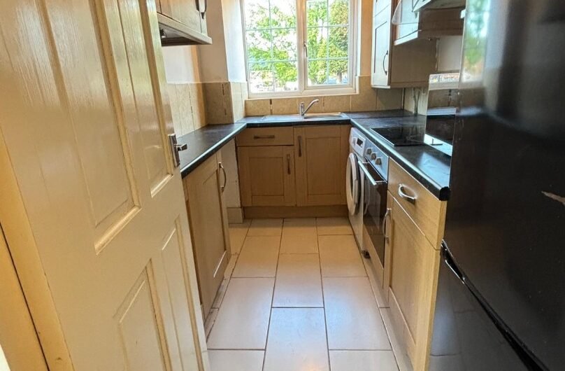 For Rent, Modern 1-Bed Ground Floor Flat with Parking – in Luton LU4!!!