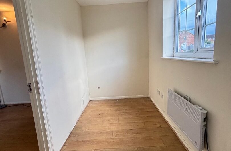 For Rent, Modern 1-Bed Ground Floor Flat with Parking – in Luton LU4!!!