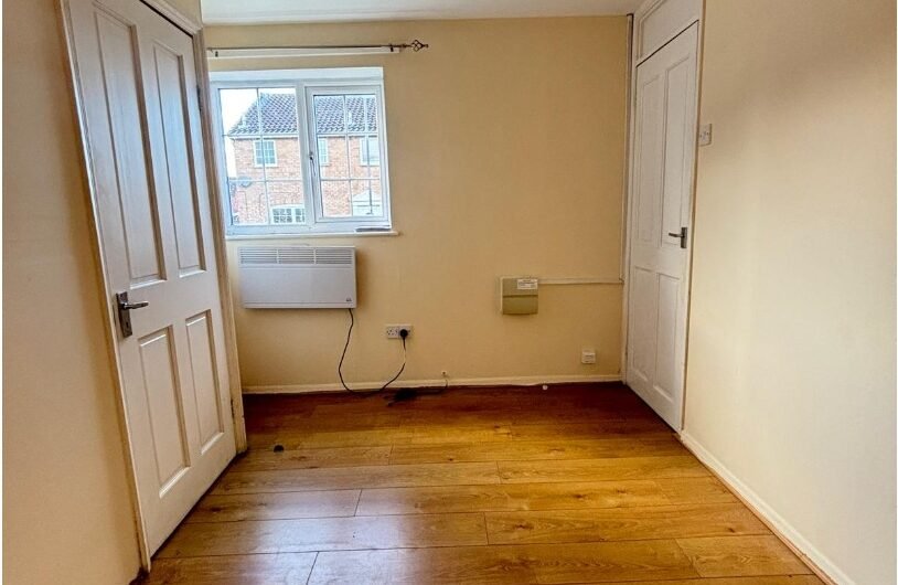 For Rent, Modern 1-Bed Ground Floor Flat with Parking – in Luton LU4!!!