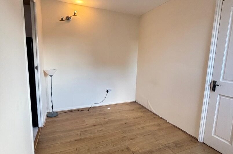 For Rent, Modern 1-Bed Ground Floor Flat with Parking – in Luton LU4!!!