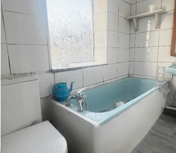 Available for sale, Fully Tenanted Semi-Commercial Freehold property with 1 Bedroom in